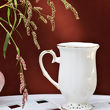 elegancki kubek do kawy z kremowej porcelany