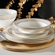 komplet talerzy z porcelany kostnej