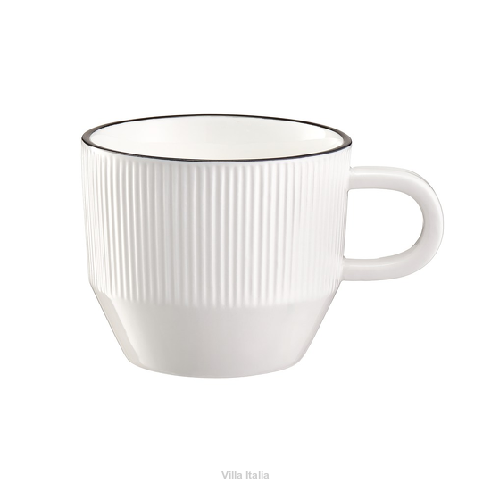 biały kubek porcelanowy do kawy z ręcznie malowanym obrzeżem