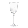 elegancki kieliszek do czerwonego wina