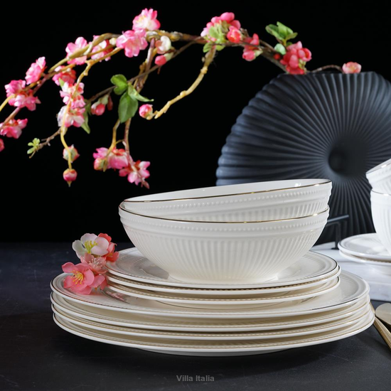 zestaw obiadowy wykonany z porcelany
