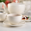 elegancka ceramiczna filiżanka do eleganckiego stołu