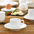 filiżanki do kawy, cukiernica i kieliszek na jajko z porcelany twardej