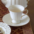 Filiżanka do herbaty porcelanowa 200 ml ze spodkiem CLARA Gold Ivory 1