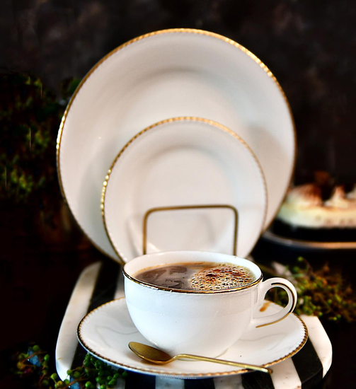  zestaw obiadowy i kawowy z porcelany kostnej ręcznie dekorowany złotem