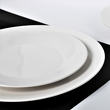 Subtelne talerzyki ceramiczne do serwowania ciast i przekąsek