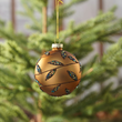 Bombka szklana z listkami 7,5 cm brązowa 1