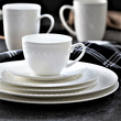 elegancki biały zestaw porcelany do jadalni i serwowania