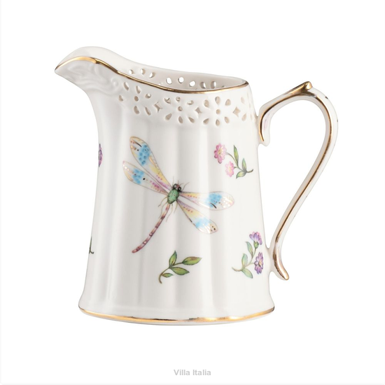 Dzbanuszek do mleka z elegancką dekoracją i ażurowym brzegiem