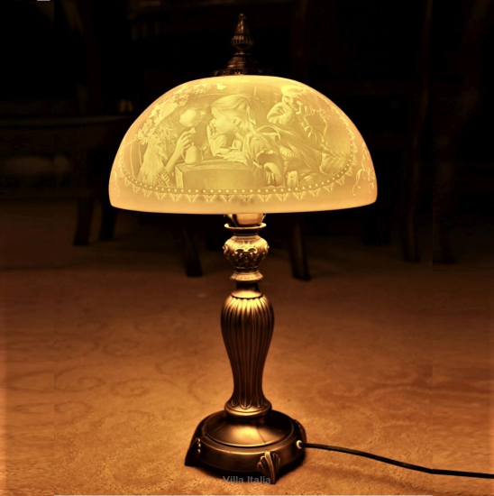 lampa porcelanowa ze scenką z dziećmi