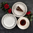 ażurowe talerzyki deserowe i filiżanka do kawy z eleganckiej porcelany kremowej