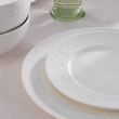 elegancki zestaw talerzy porcelanowych biały do jadalni 