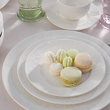 Elegancki komplet talerzy z białej porcelany 
