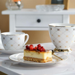 podwieczorek na eleganckiej porcelanie