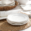 Gustowny talerzyk porcelanowy do serwowania ciast i owoców