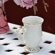 porcelanowy kubek do kawy ręcznie dekorowany złotem