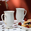 zestaw eleganckich kubków do kawy z kremowej porcelany ręcznie malowanej złotem