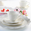 elegancka porcelana z tłoczonym wzorem koronki