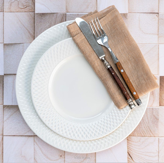 zestaw talerzy z ceramiki szlachetnej