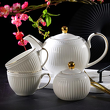 Porcelanowy serwis obiadowo kawowy z filiżankami i spodkami 