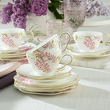 porcelanowy serwis do herbaty z kwiatowym wzorem z talerzykami