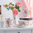 Seria kubków i filiżanek porcelanowych w kwiaty na prezent