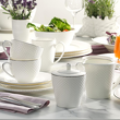 zastawa obiadowo kawowa i kubeczek porcelanowy z platyną