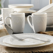 dekoracyjny zestaw naczyń porcelanowych na stół