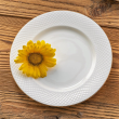 Serwis obiadowy porcelanowy na 12 osób z wazą BARI GOLD 15
