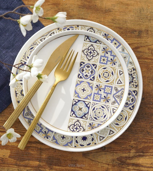 Zestaw obiadowy i kubeczki do herbaty z eleganckiej porcelany