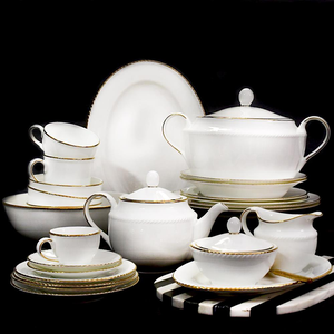Serwis obiadowo kawowy porcelanowy na 12 osób z wazą CAMILLA