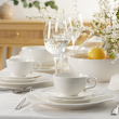 naczynia porcelanowe z wypukłym wzorem