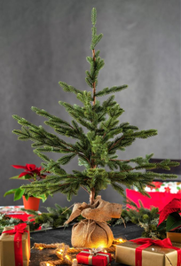 Choinka 90 cm w worku jutowym