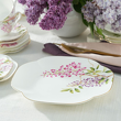 elegancki talerz wykonany z białej porcelany