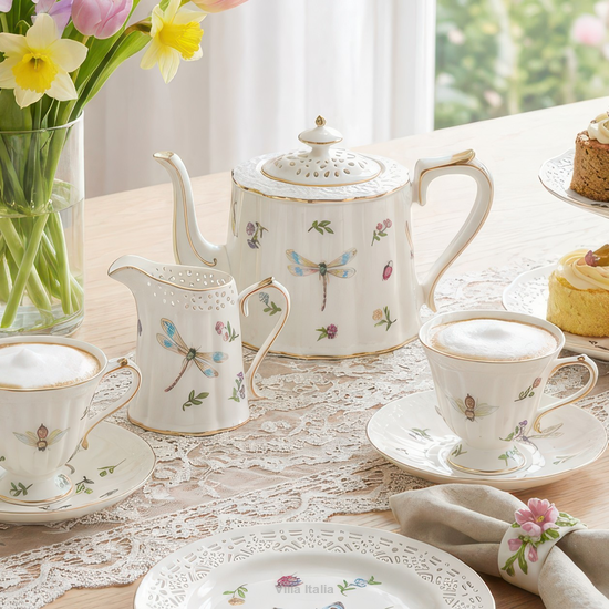 Elegancki serwis kawowy z ażurowej porcelany