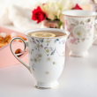 stylowy kubek porcelanowy w kwiaty