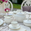 serwis kawowy z porcelany kostnej dekorowany platynową obwódką