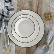 Wyjątkowy serwis obiadowy z porcelany z pofalowanymi obrzeżami