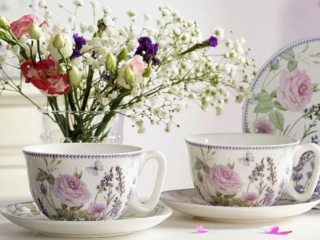 Filiżanka porcelanowa Lavender z kwiatowym wzorem – prezent dla mamy na Dzień Matki