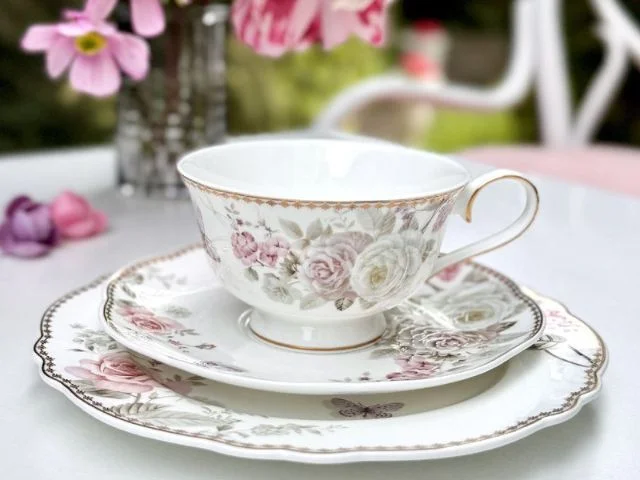 Porcelanowa filiżanka do herbaty Margaret ze spodkiem, 200 ml