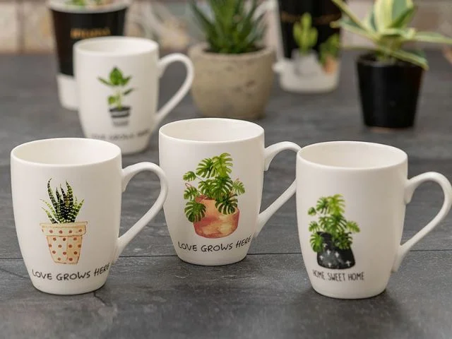 Zestaw kubków porcelanowych BOTANIC w pudełku prezentowym – drobny upominek dla mamy