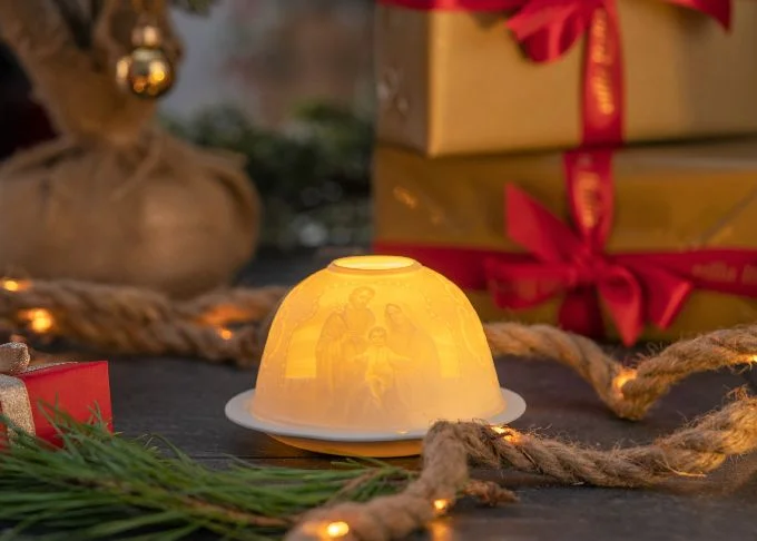 Lampion porcelanowy na tealight jako dekoracja wigilijna na stół