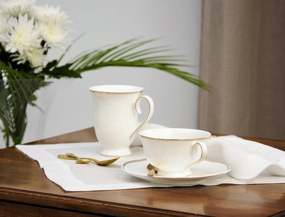 Porcelanowe naczynia do kawy i herbaty w domowej aranżacji