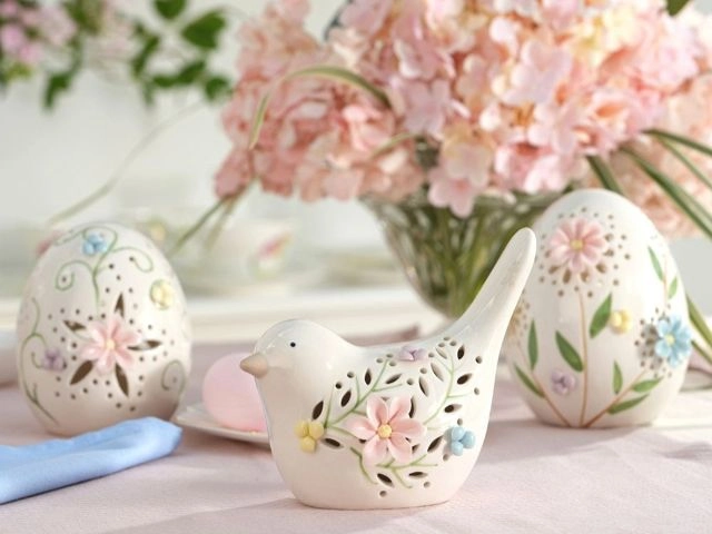 Porcelanowy ptaszek ażurowy lampion LED LAURA