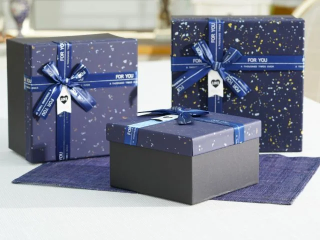 granatowe pudełka prezentowe NAVY – eleganckie opakowanie na prezent