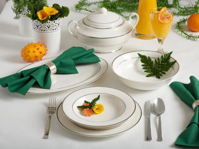 Porcelanowy serwis obiadowy Blanche na 12 osób z wazą