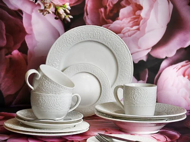 Porcelanowa zastawa stołowa Glorietta ze złotymi zdobieniami