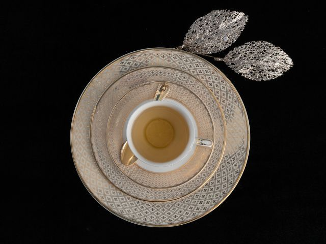 Filiżanka porcelanowa ze złotem