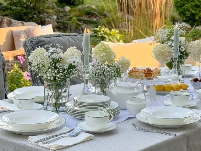 bieżnik na stole eleganckim