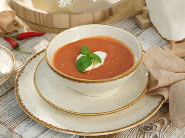 beżowa zastawa ceramiczna